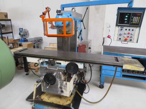 ACCUTEC 2500 U – Universal-Werkzeugfräsmaschine mit umfangreicher Ausstattung