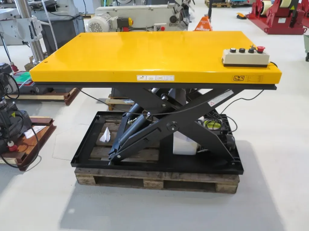 UWM 1000 – neuer Scherenhubtisch mit 1.000 kg Tragkraft